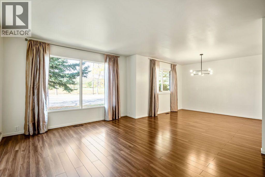 588 Strathcona Drive Sw, Calgary, Alberta  T3H 1K4 - Photo 3 - A2262108