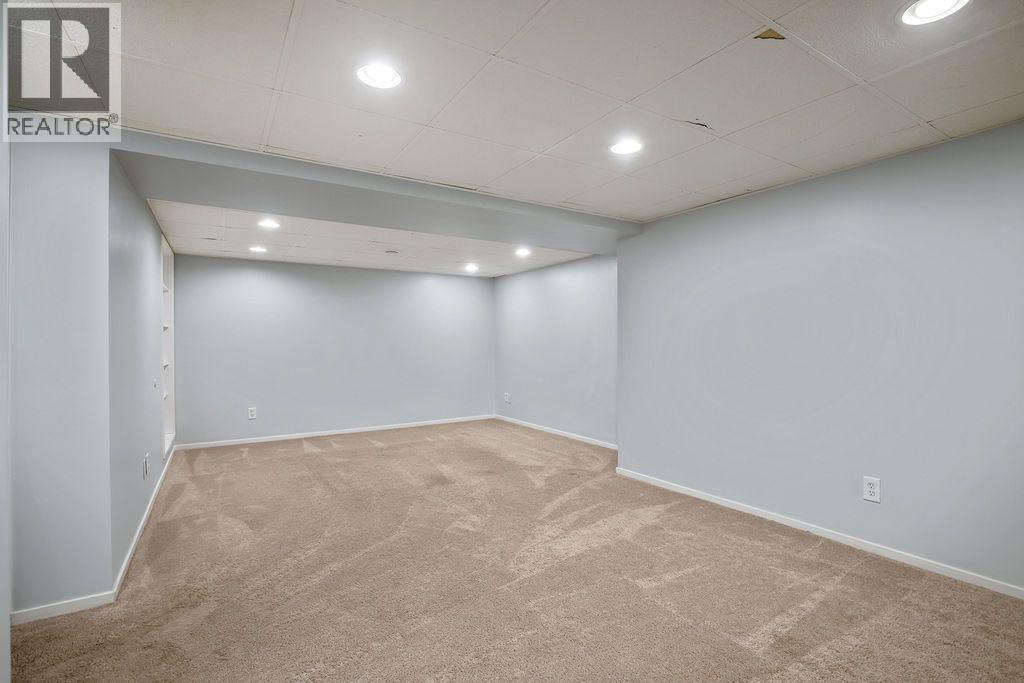 588 Strathcona Drive Sw, Calgary, Alberta  T3H 1K4 - Photo 21 - A2262108