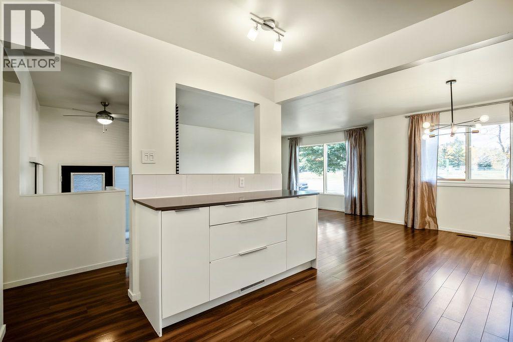 588 Strathcona Drive Sw, Calgary, Alberta  T3H 1K4 - Photo 11 - A2262108