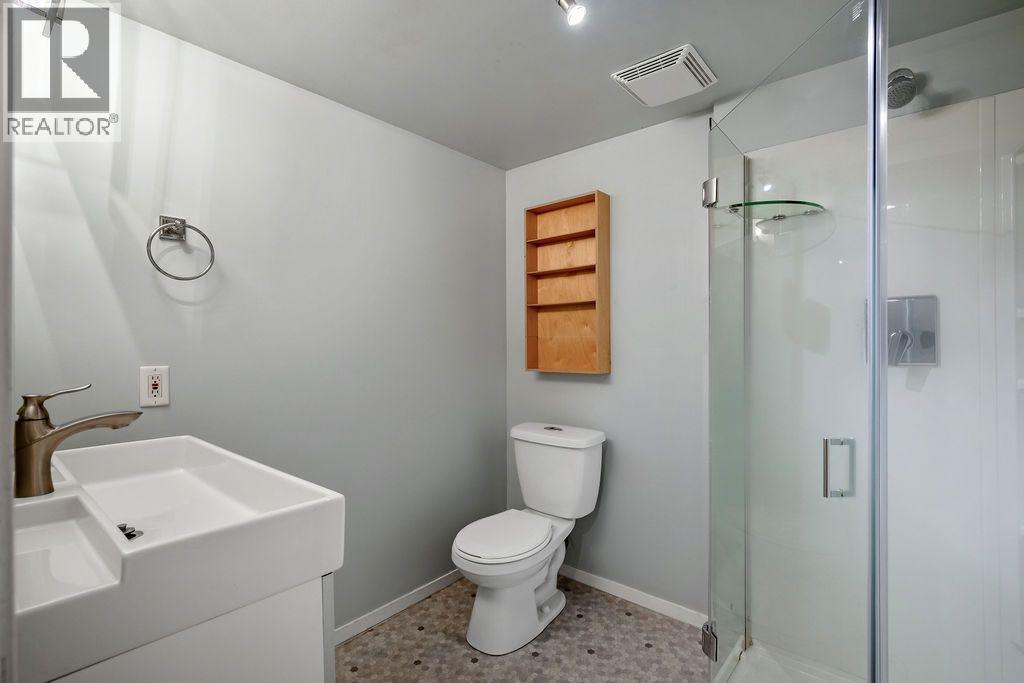 588 Strathcona Drive Sw, Calgary, Alberta  T3H 1K4 - Photo 25 - A2262108