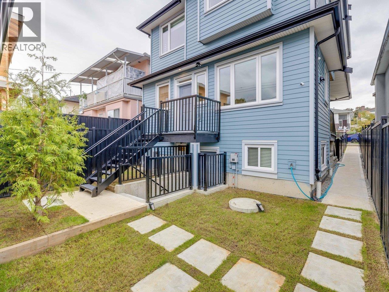 2 3571 E 28TH AVENUE, Vancouver, British Columbia