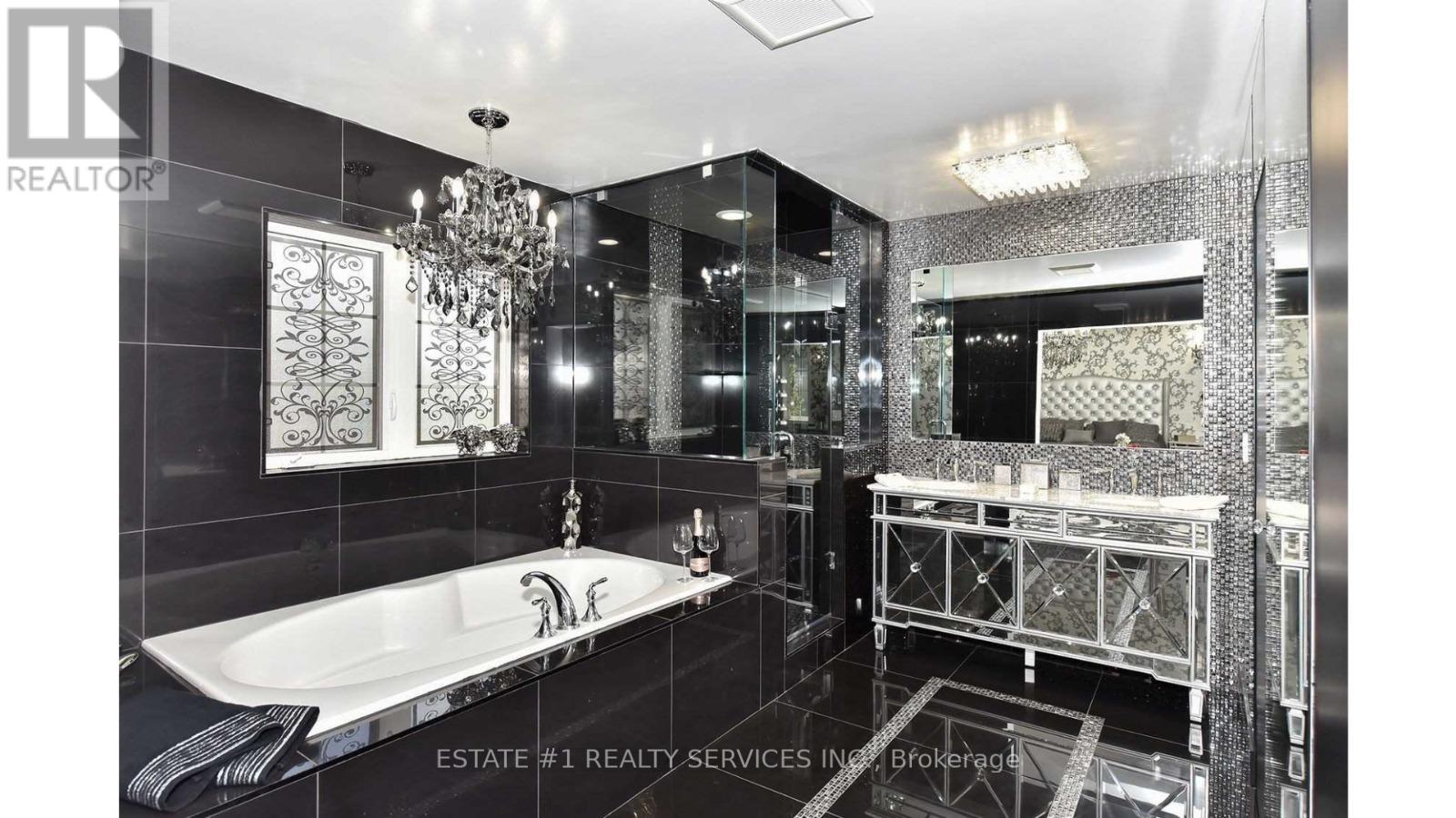 34 Violetridge Court, Brampton, Ontario  L6P 2W4 - Photo 12 - W12292789
