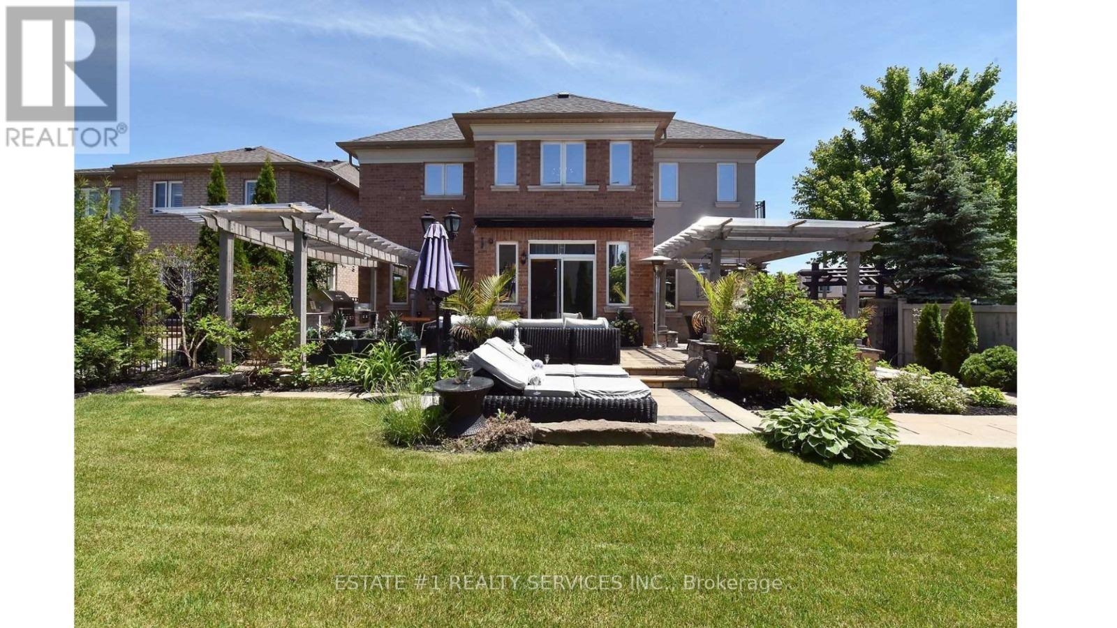 34 Violetridge Court, Brampton, Ontario  L6P 2W4 - Photo 4 - W12292789