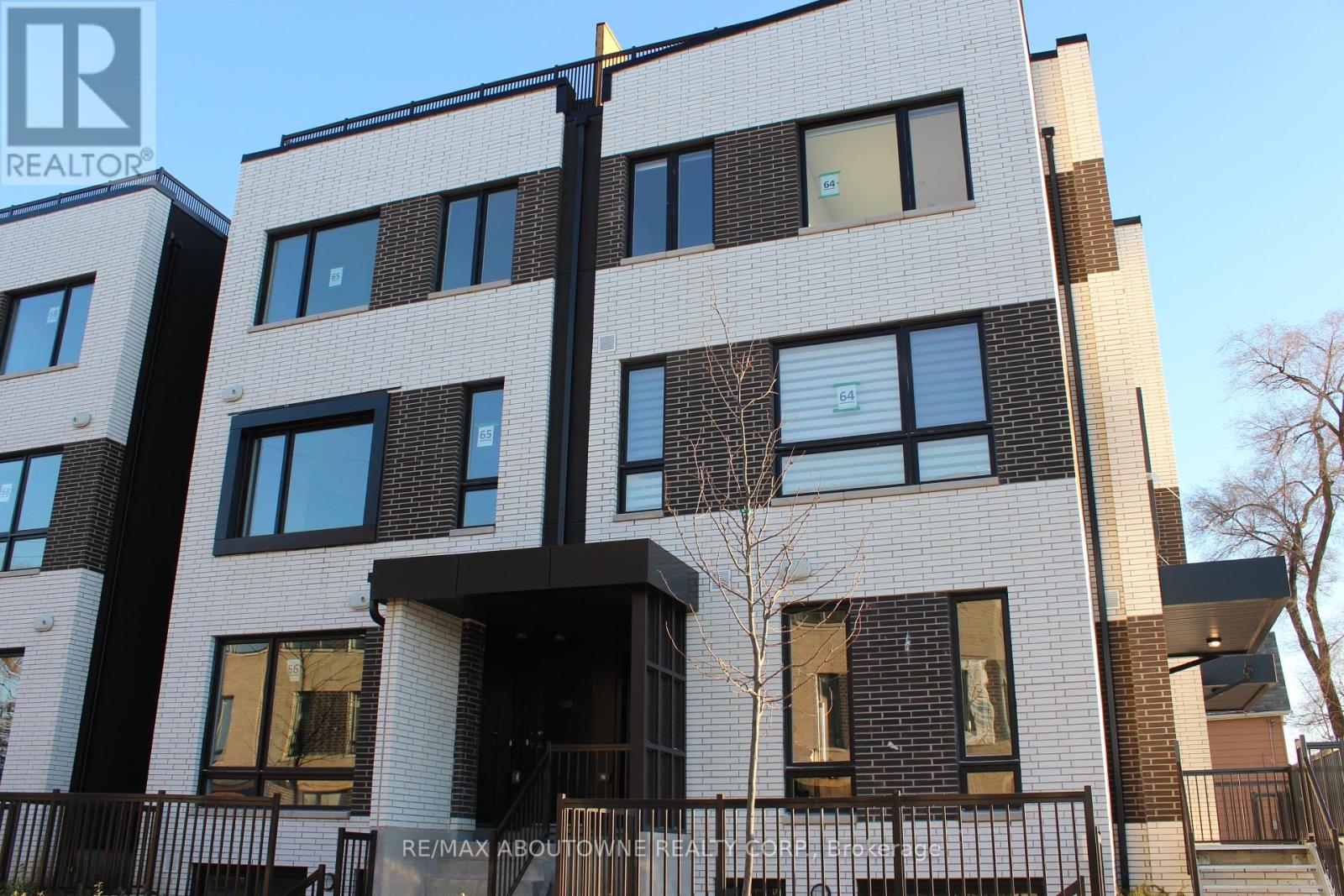 16 - 40 ED CLARK GARDENS BOULEVARD, Toronto, Ontario