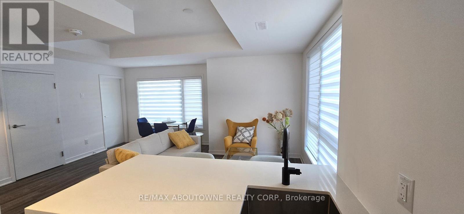 16 - 40 Ed Clark Gardens Boulevard, Toronto, Ontario  M6N 0B5 - Photo 5 - W12448463