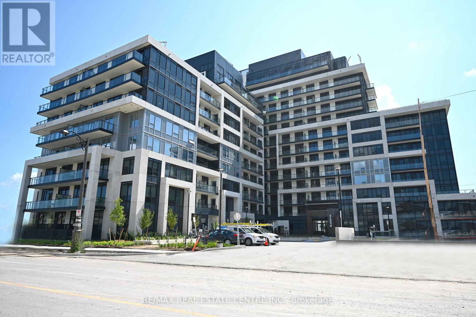1207 - 3200 William Coltson Avenue, Oakville, Ontario  L6H 7W6 - Photo 2 - W12448469