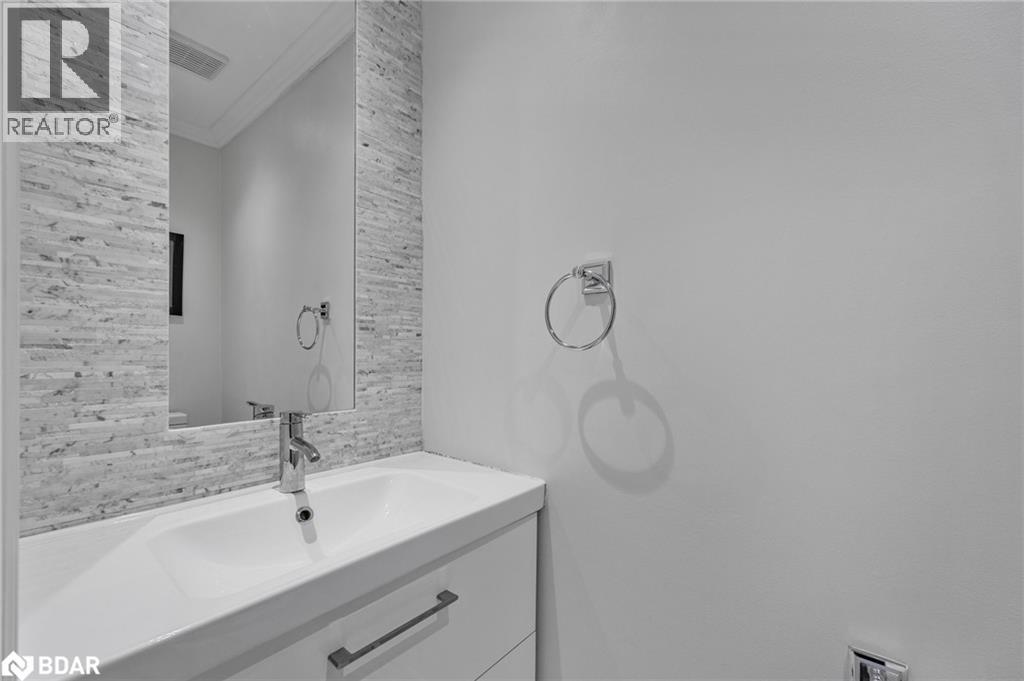 85 Elizabeth Street, Barrie, Ontario  L4N 6P2 - Photo 6 - 40769729