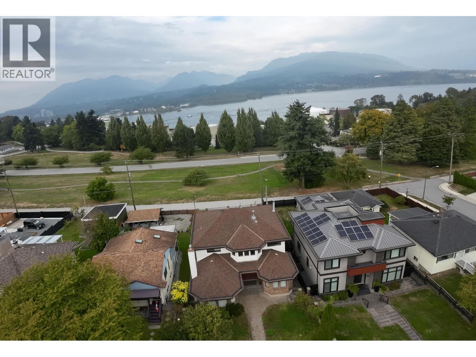 4362 Cambridge Street, Burnaby, British Columbia  V5C 1H4 - Photo 3 - R3039416