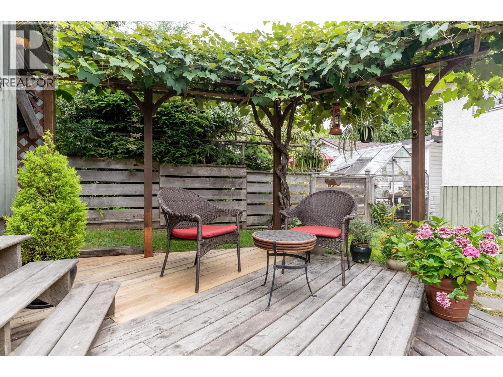 4362 Cambridge Street, Burnaby, British Columbia  V5C 1H4 - Photo 2 - R3039416
