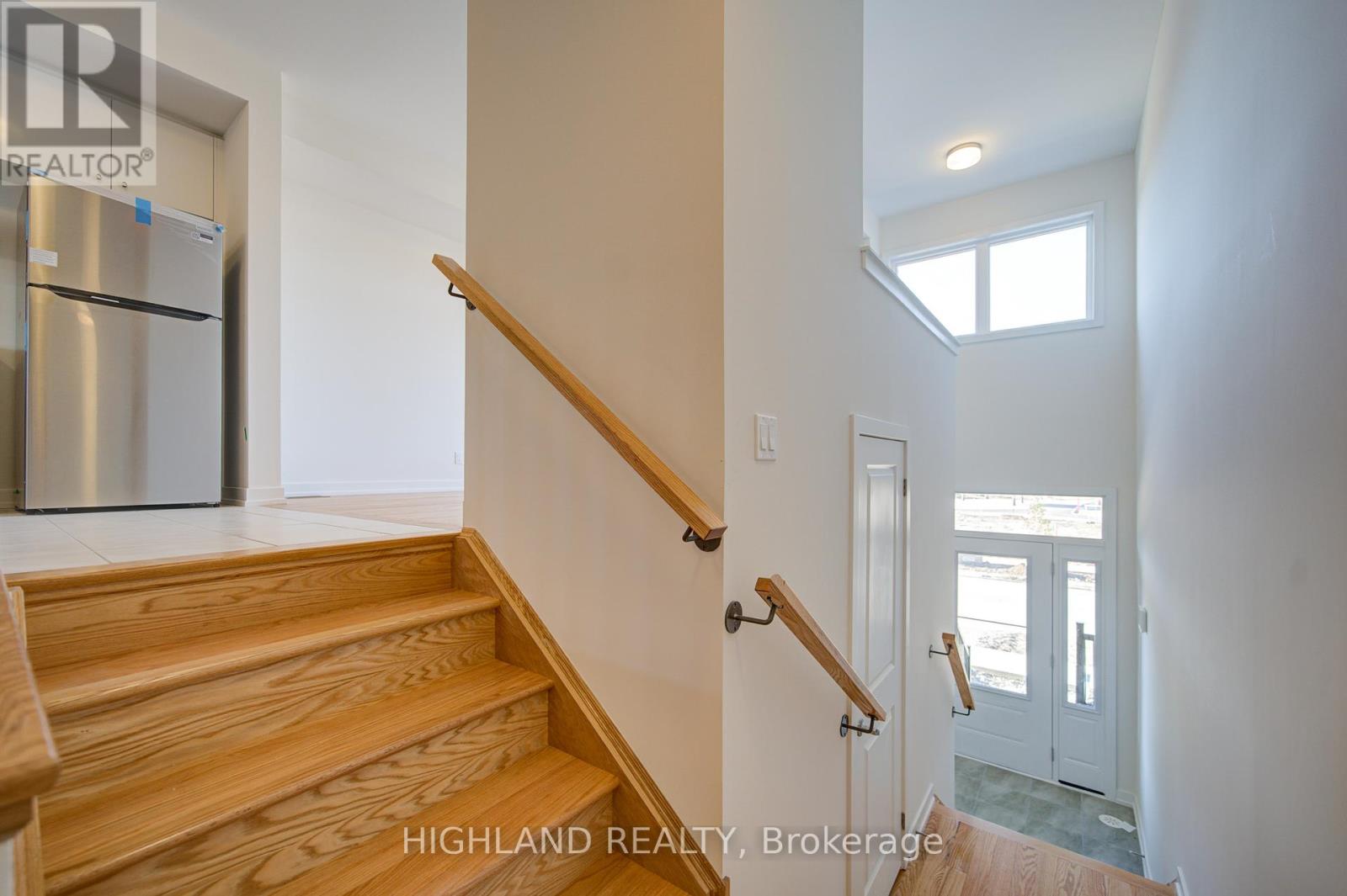 1164 Dartmouth Crescent, Oakville, Ontario  L6H 7H5 - Photo 5 - W12439100