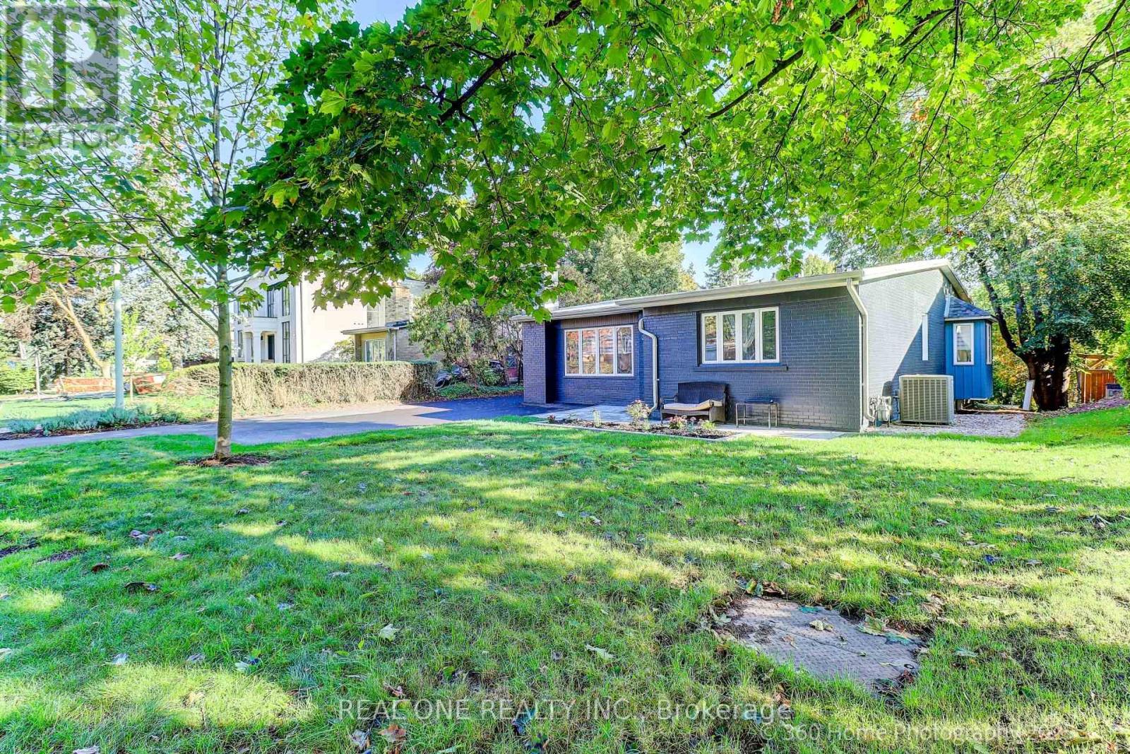 10 North Hills Terrace, Toronto, Ontario  M3C 1M6 - Photo 4 - C12431385