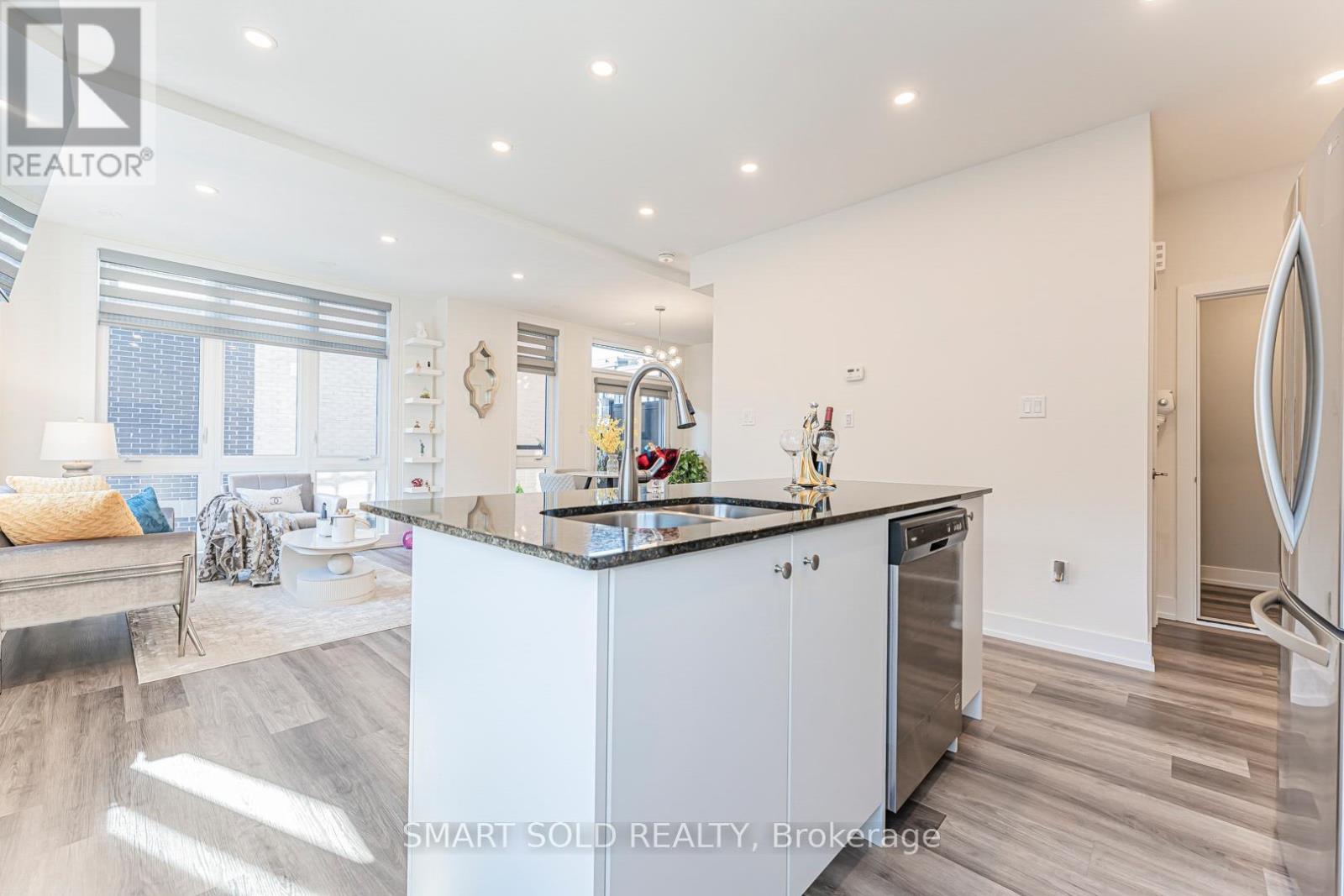 18 - 6 Sayers Lane, Richmond Hill, Ontario  L4E 1J4 - Photo 11 - N12446060