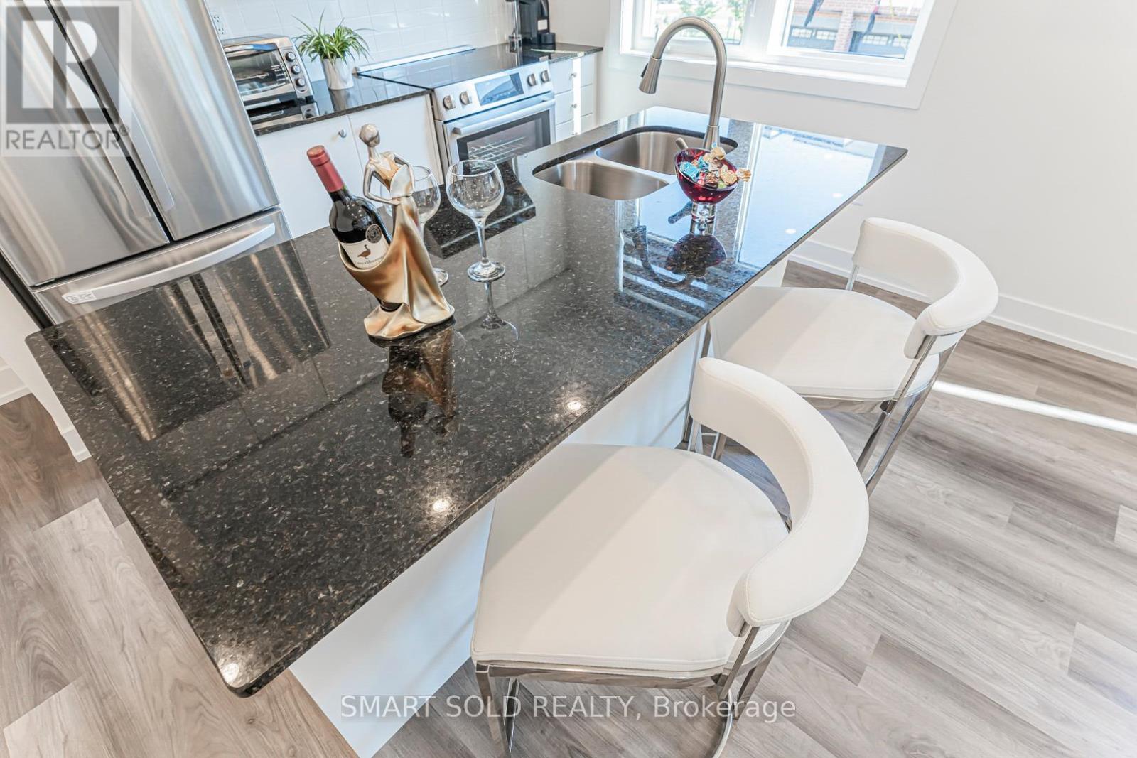 18 - 6 Sayers Lane, Richmond Hill, Ontario  L4E 1J4 - Photo 12 - N12446060