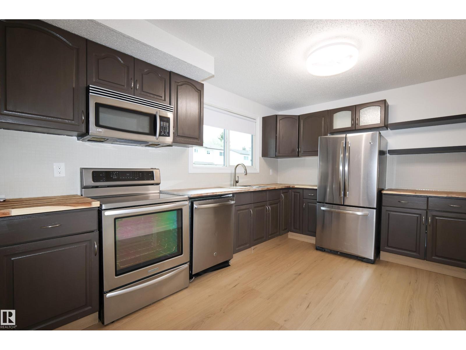 2577 135 Av Nw, Edmonton, Alberta  T5A 3S5 - Photo 2 - E4461097