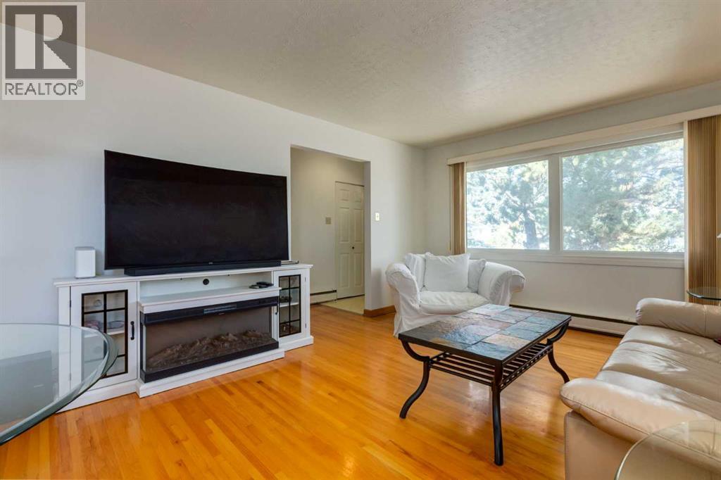 23 Klamath Place Sw, Calgary, Alberta  T2V 2J2 - Photo 4 - A2262308