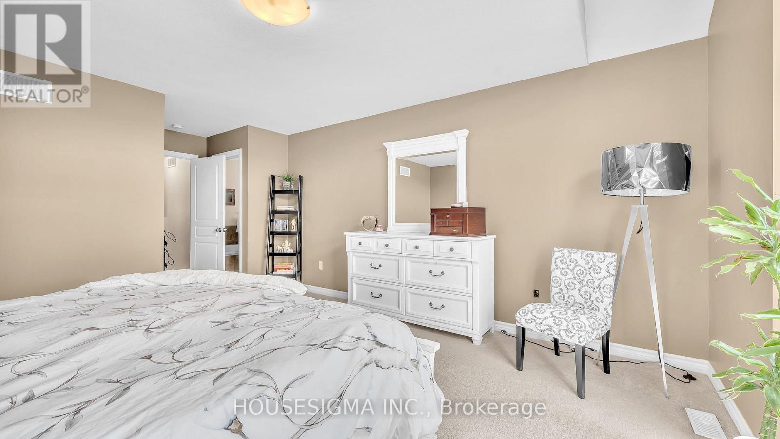 939 Silverfox Crescent, London North (North S), Ontario  N6G 5B6 - Photo 16 - X12448493