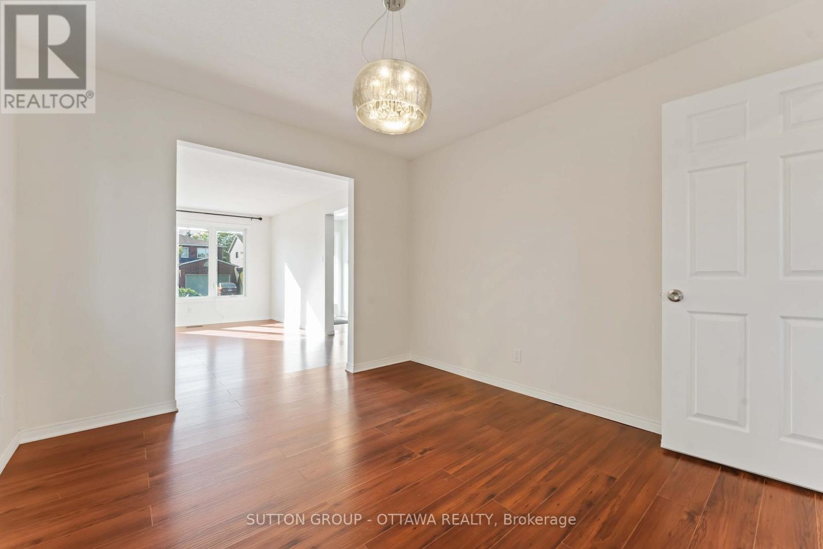 7 Castlethorpe Crescent, Ottawa, Ontario  K2G 5P6 - Photo 12 - X12448494