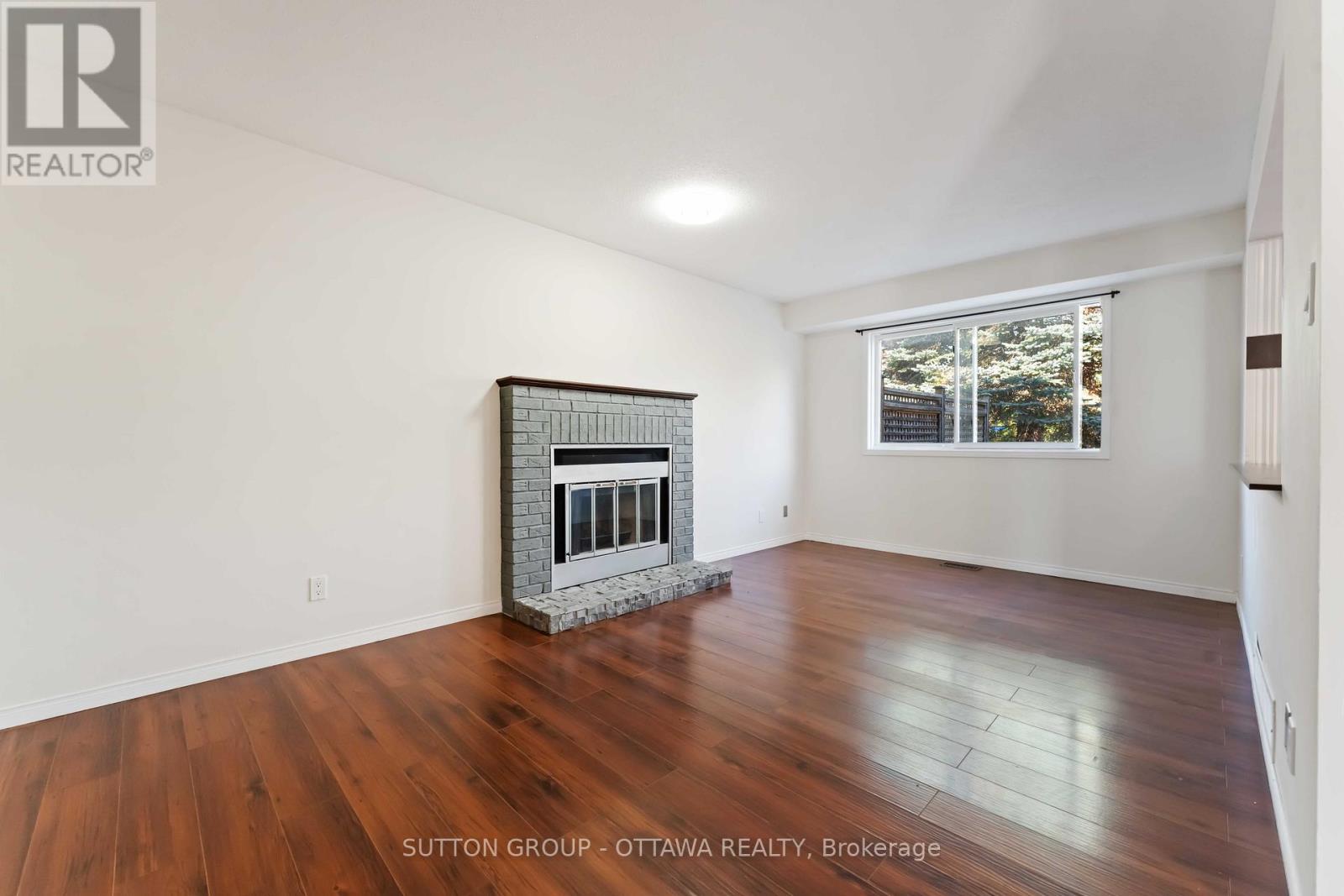 7 Castlethorpe Crescent, Ottawa, Ontario  K2G 5P6 - Photo 4 - X12448494