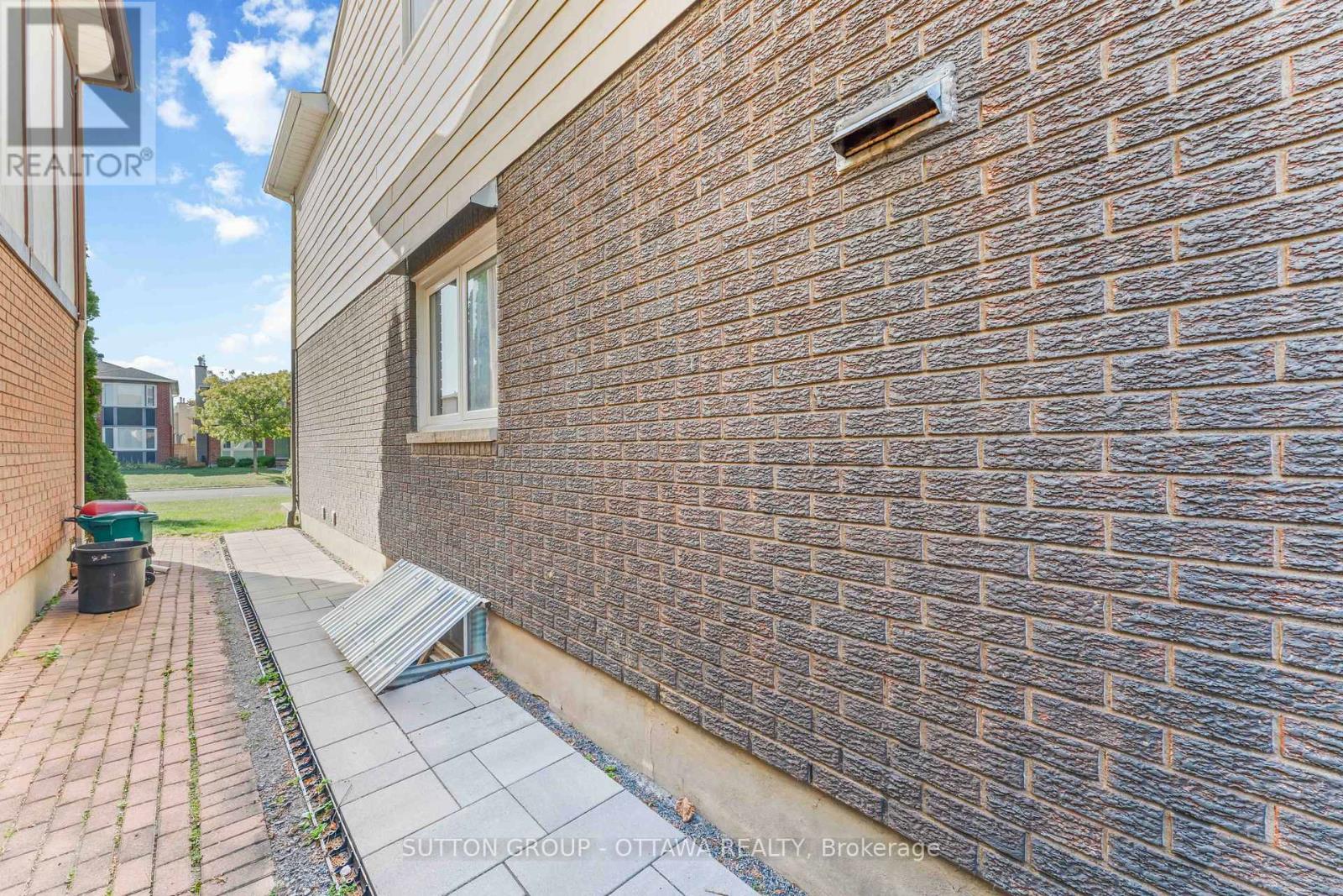 7 Castlethorpe Crescent, Ottawa, Ontario  K2G 5P6 - Photo 49 - X12448494