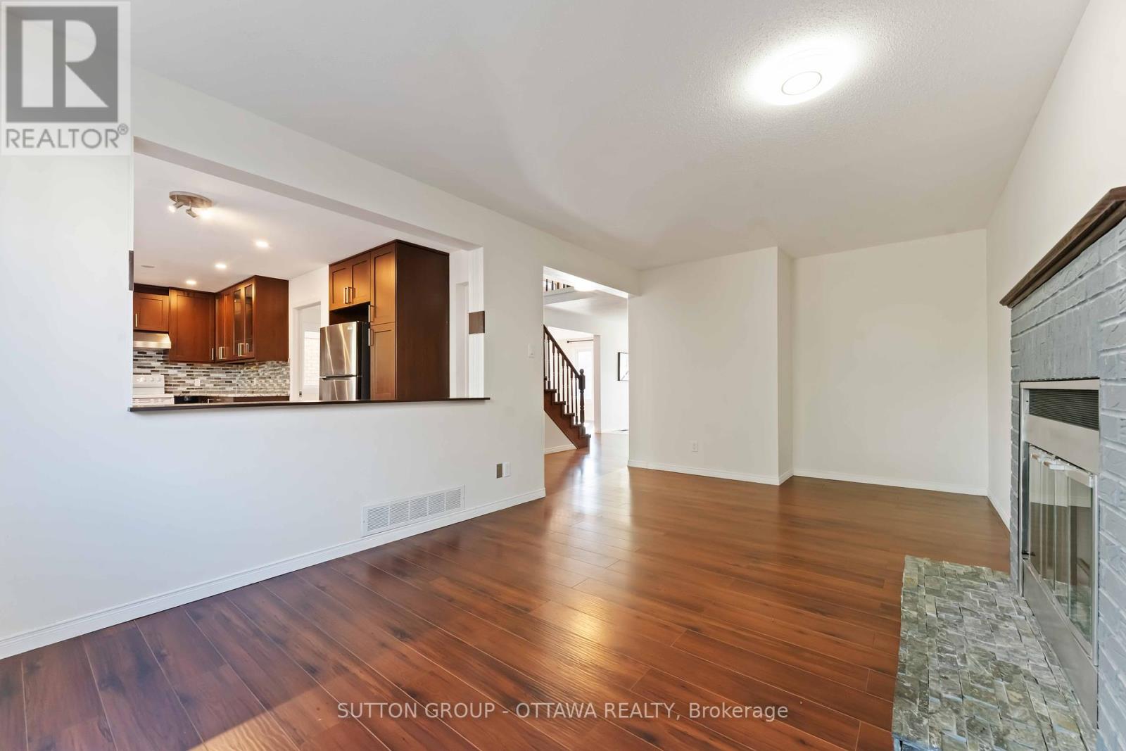 7 Castlethorpe Crescent, Ottawa, Ontario  K2G 5P6 - Photo 5 - X12448494