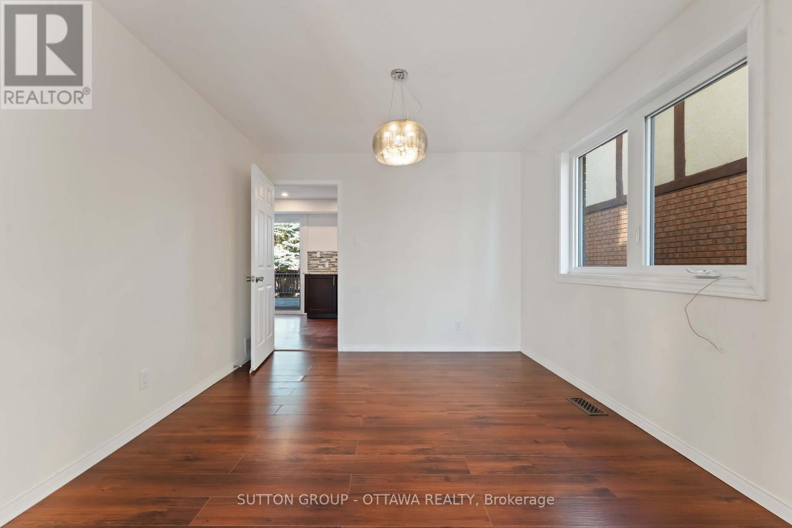 7 Castlethorpe Crescent, Ottawa, Ontario  K2G 5P6 - Photo 9 - X12448494