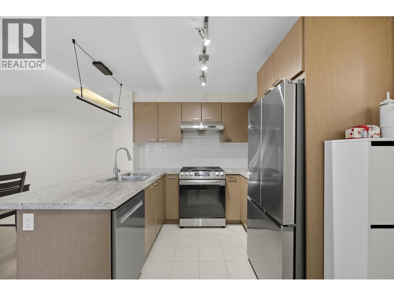 221 9500 Odlin Road, Richmond, British Columbia  V6C 0H5 - Photo 2 - R3055905