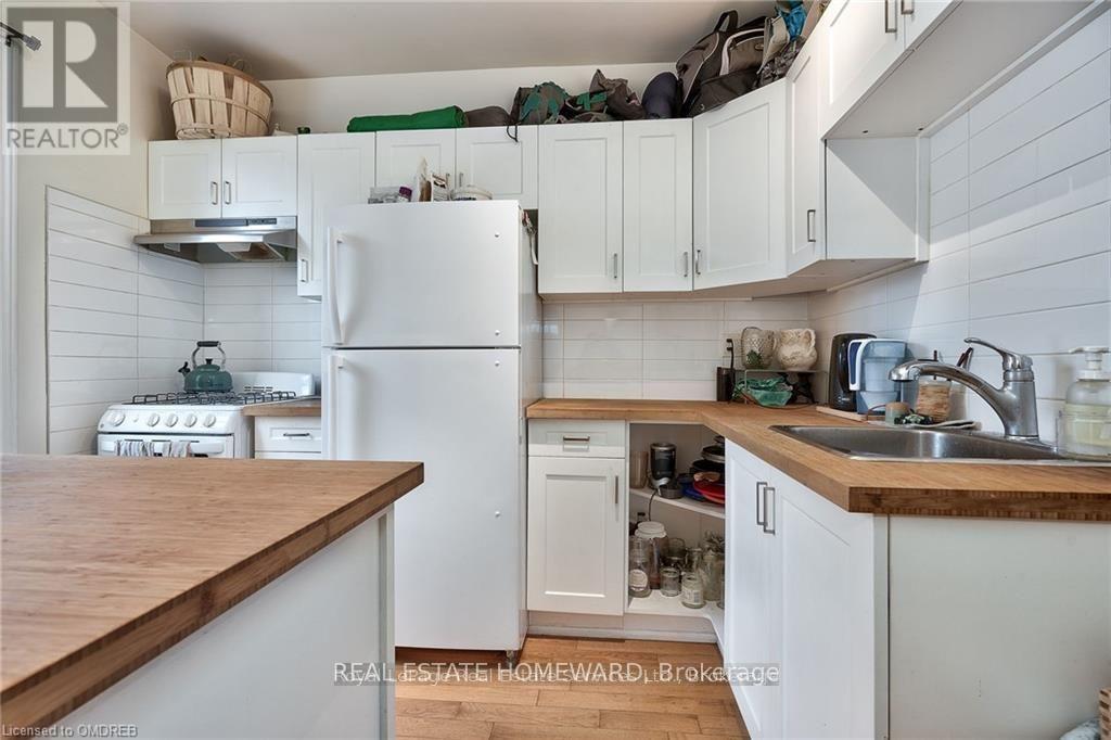 Upper Level - 150 Manning Avenue, Toronto, Ontario  M6J 2K5 - Photo 10 - C12448499