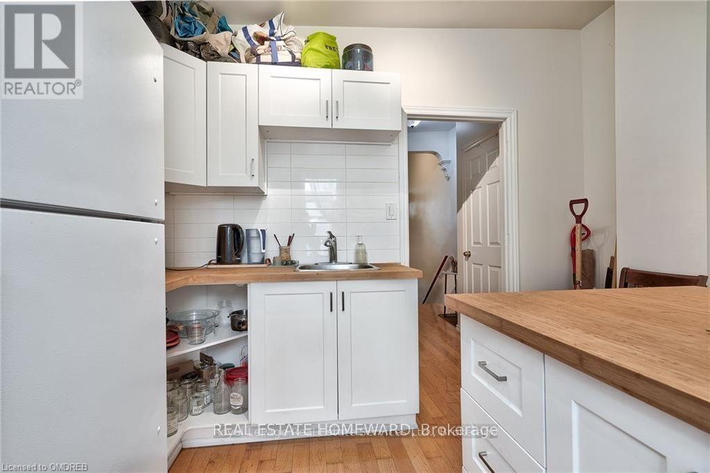 Upper Level - 150 Manning Avenue, Toronto, Ontario  M6J 2K5 - Photo 11 - C12448499