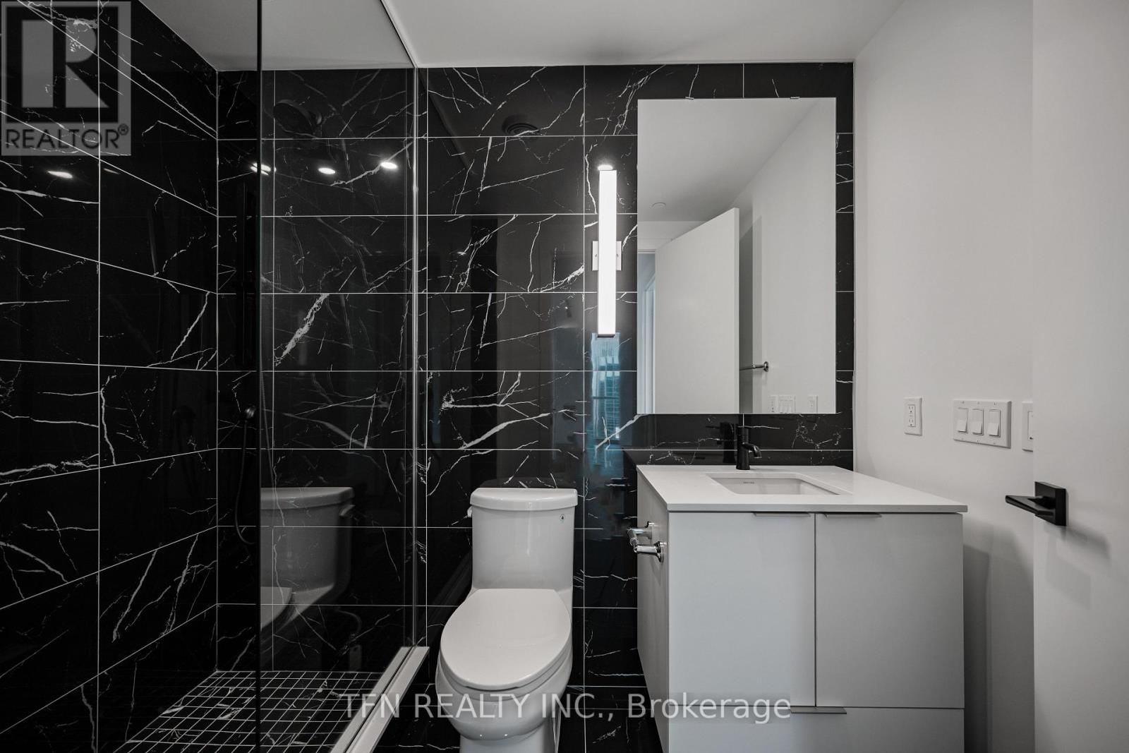 2707 - 327 King Street W, Toronto, Ontario  M5V 0W7 - Photo 10 - C12448503
