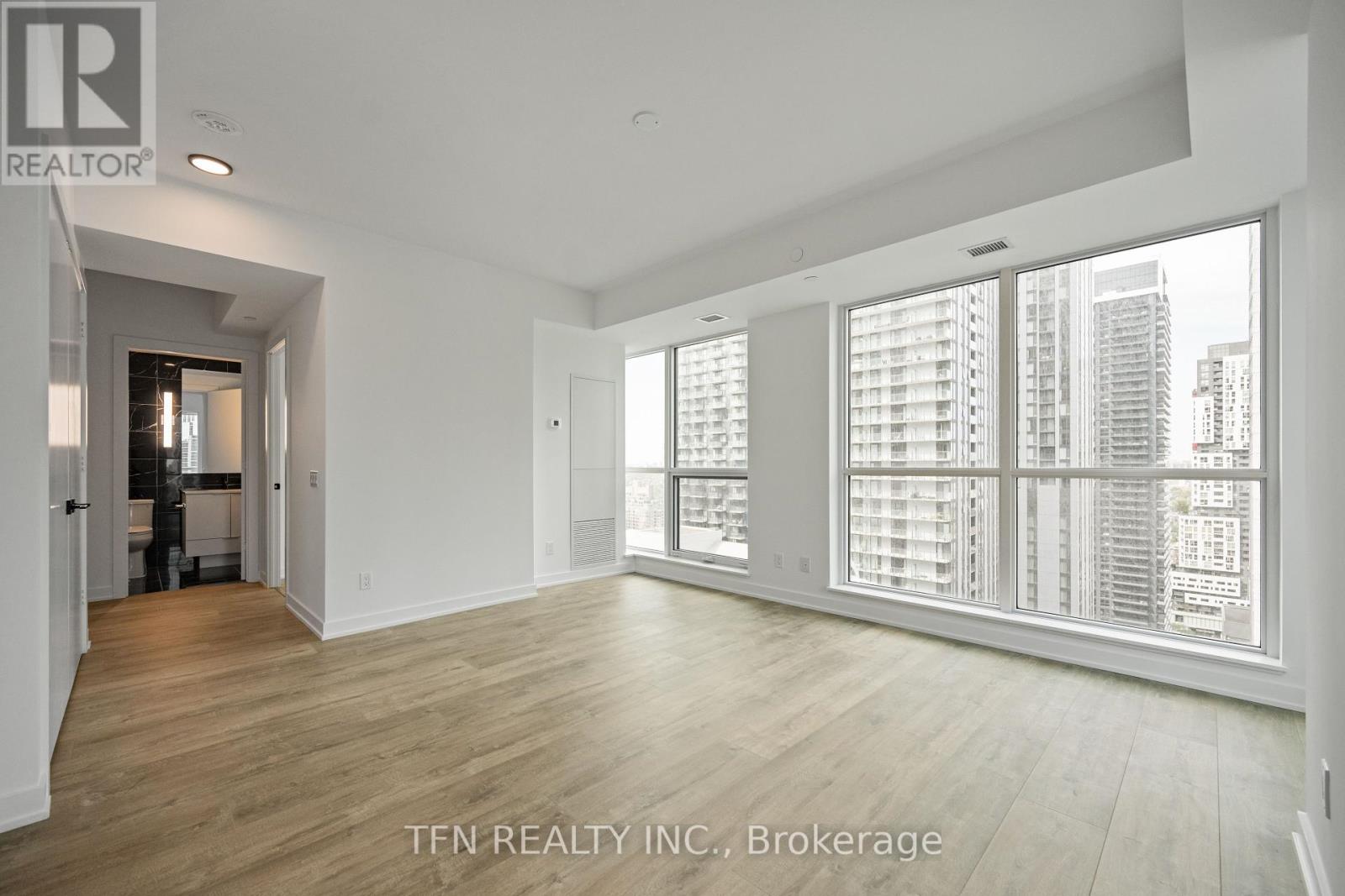 2707 - 327 King Street W, Toronto, Ontario  M5V 0W7 - Photo 3 - C12448503