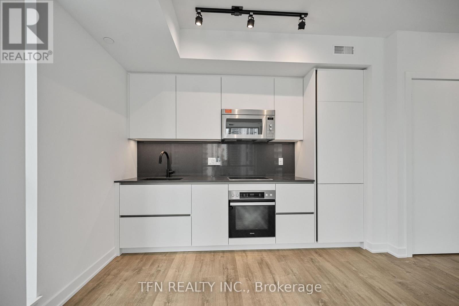 2707 - 327 King Street W, Toronto, Ontario  M5V 0W7 - Photo 5 - C12448503