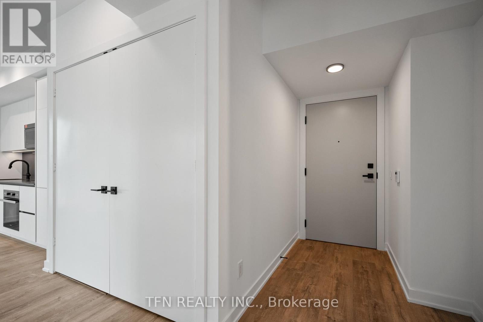 2707 - 327 King Street W, Toronto, Ontario  M5V 0W7 - Photo 6 - C12448503