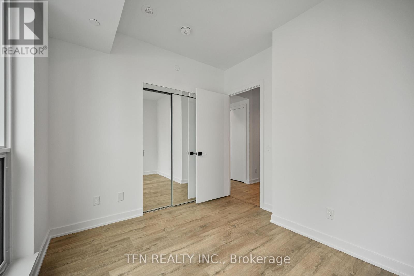 2707 - 327 King Street W, Toronto, Ontario  M5V 0W7 - Photo 9 - C12448503