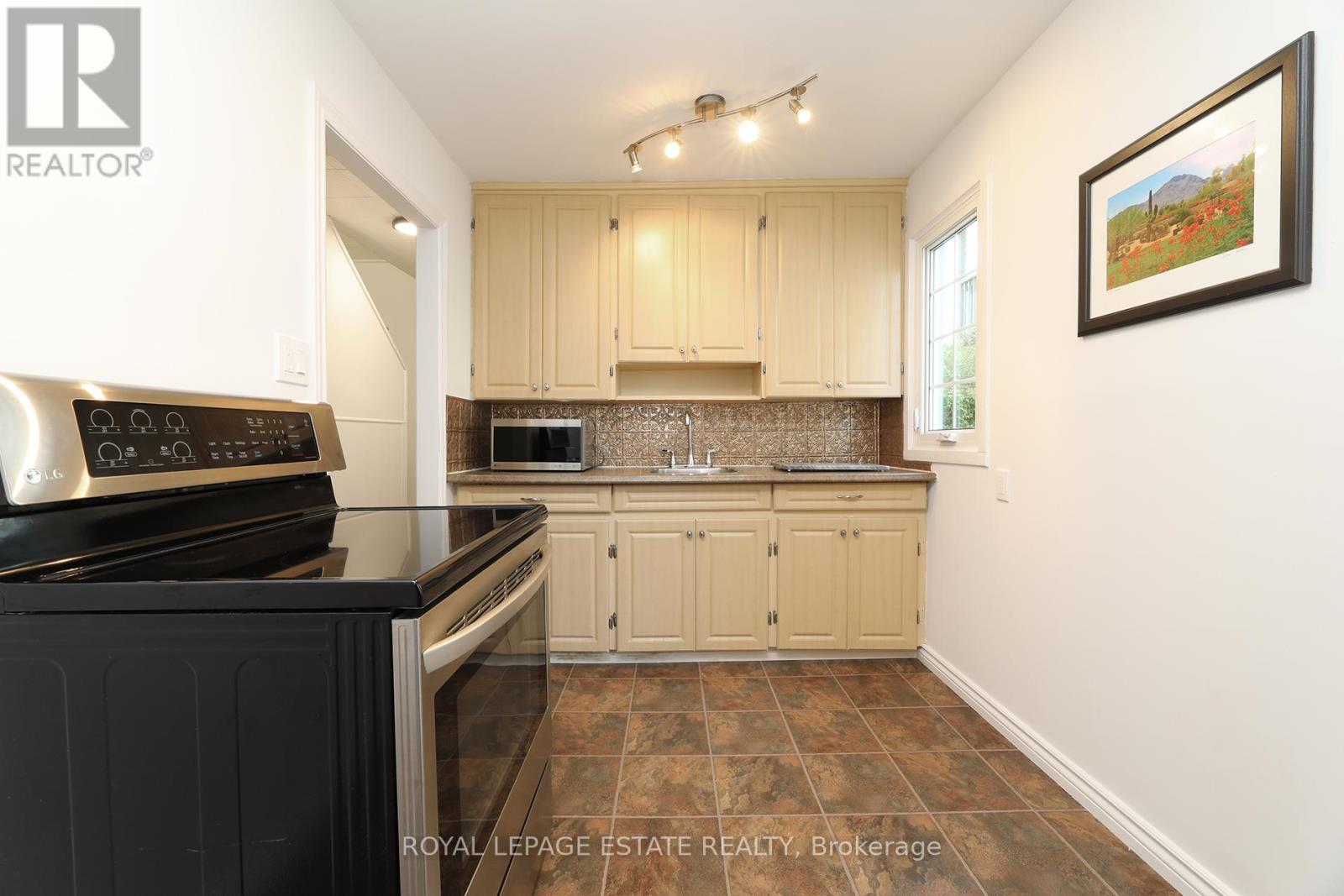 57 Merritt Road, Toronto, Ontario  M4B 3K4 - Photo 4 - E12448500
