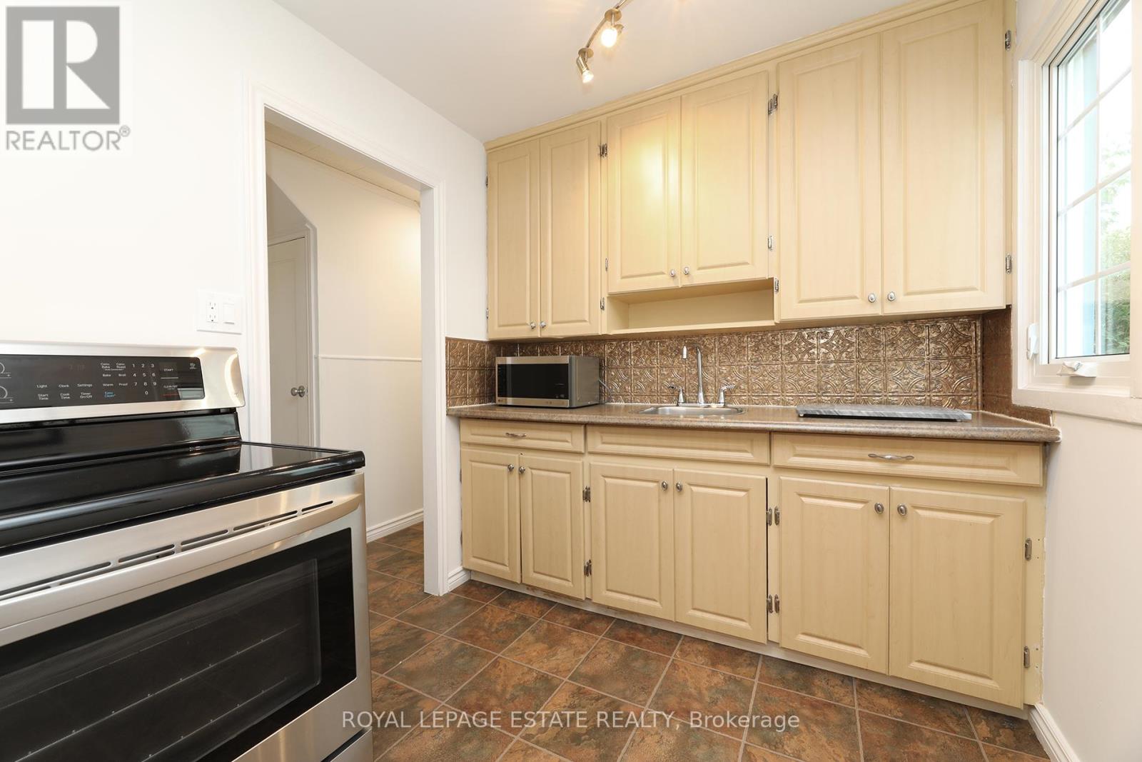 57 Merritt Road, Toronto, Ontario  M4B 3K4 - Photo 5 - E12448500