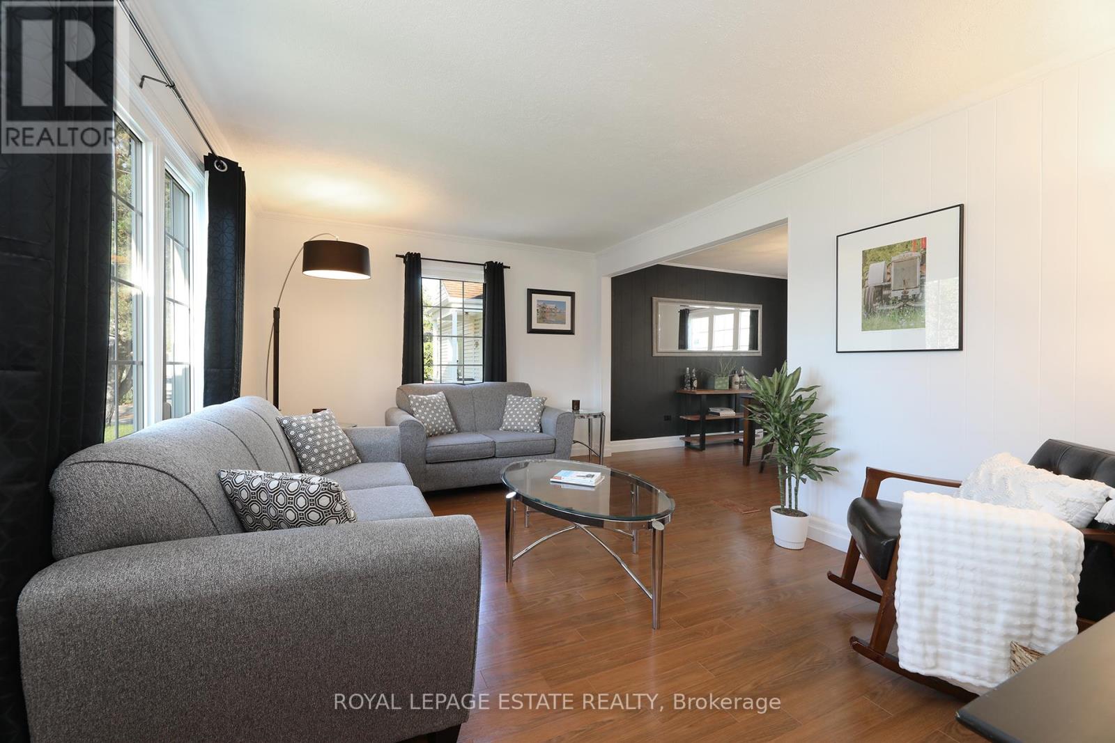 57 Merritt Road, Toronto, Ontario  M4B 3K4 - Photo 6 - E12448500