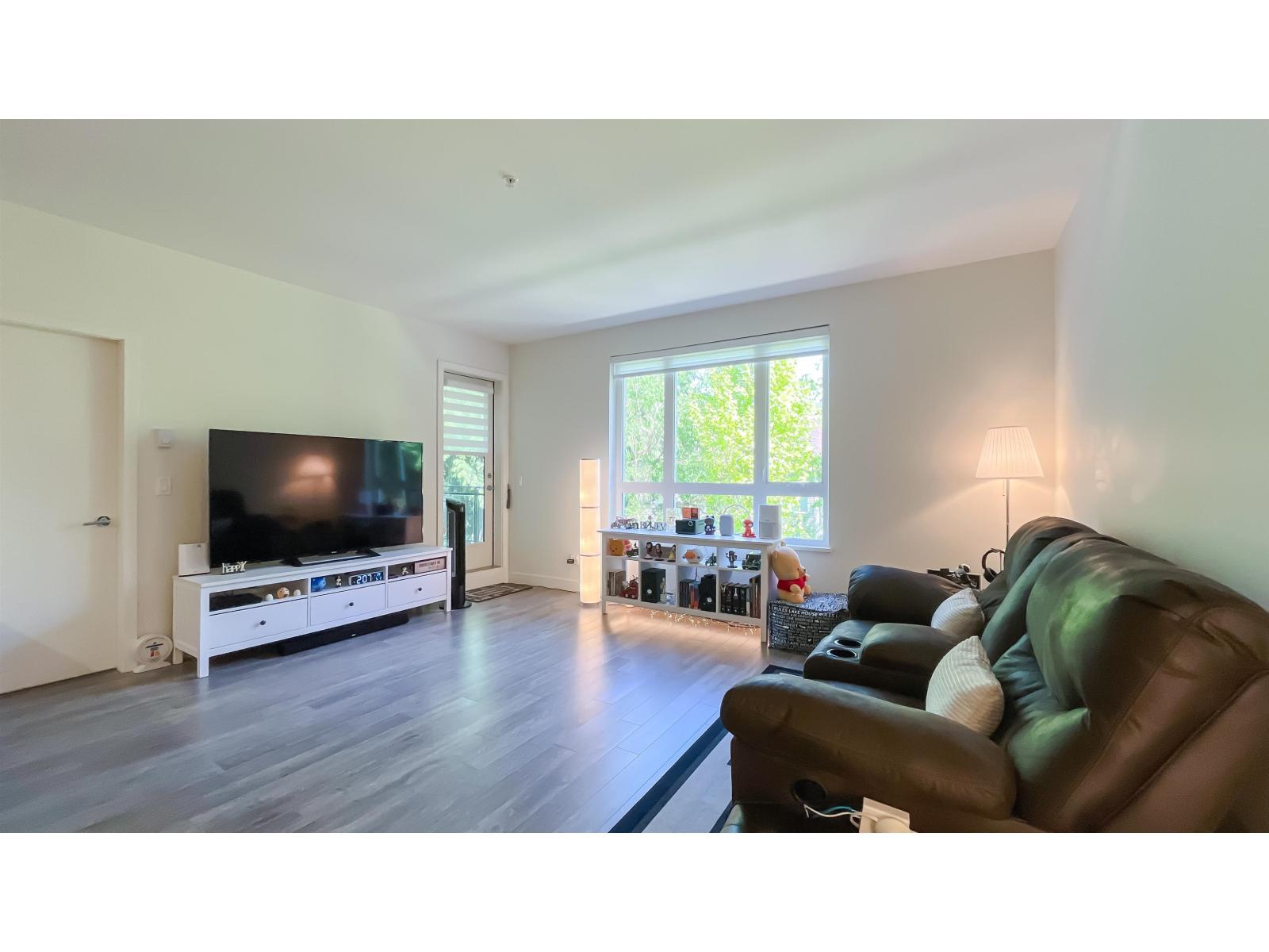 212 13919 Fraser Highway, Surrey, British Columbia  V3T 4E6 - Photo 4 - R2997651