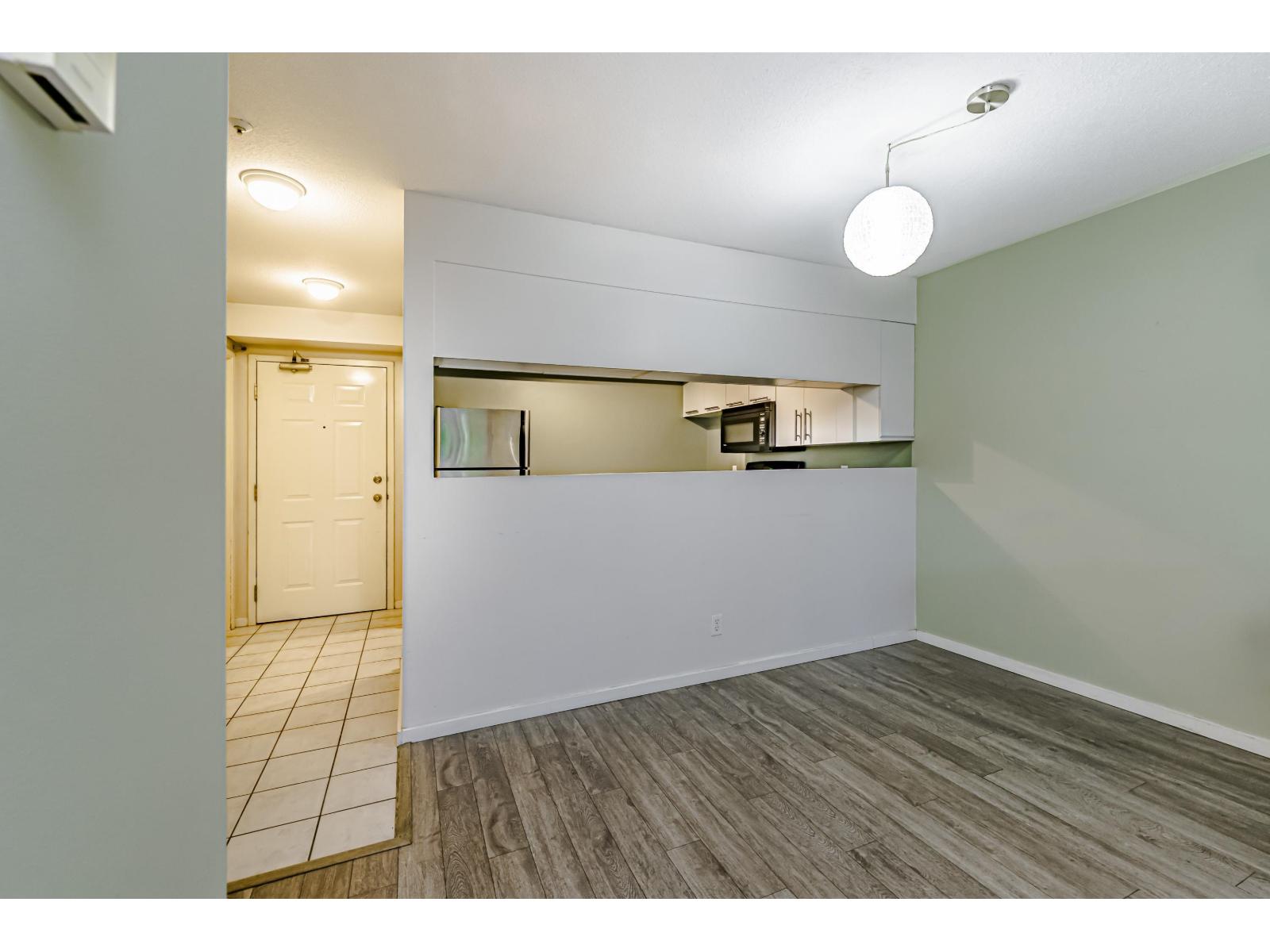 D102 9838 Whalley Boulevard, Surrey, British Columbia  V3T 5S8 - Photo 10 - R3055005