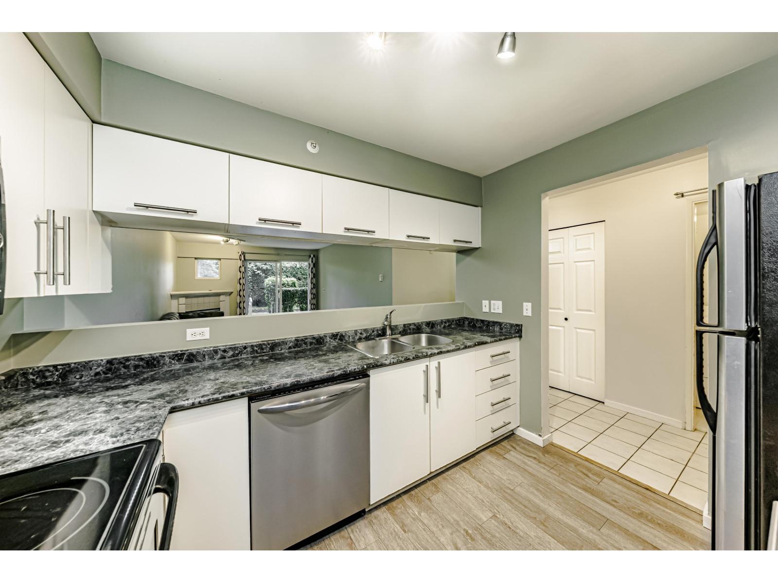D102 9838 Whalley Boulevard, Surrey, British Columbia  V3T 5S8 - Photo 13 - R3055005