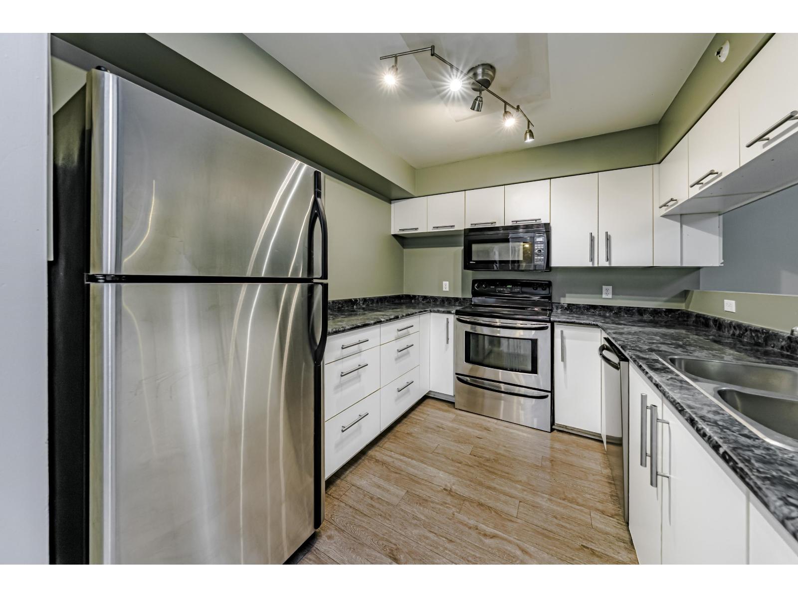 D102 9838 Whalley Boulevard, Surrey, British Columbia  V3T 5S8 - Photo 12 - R3055005