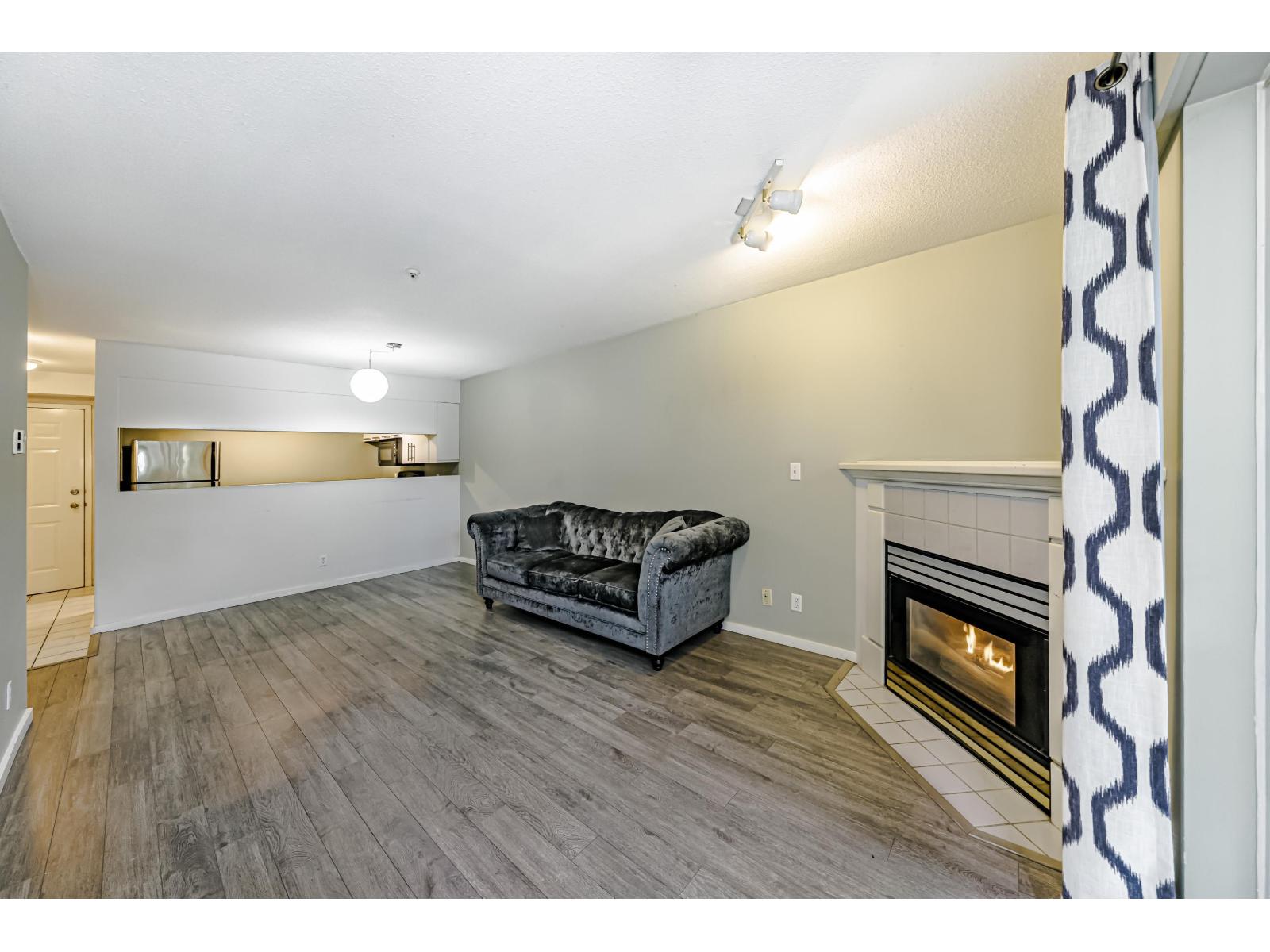 D102 9838 Whalley Boulevard, Surrey, British Columbia  V3T 5S8 - Photo 8 - R3055005