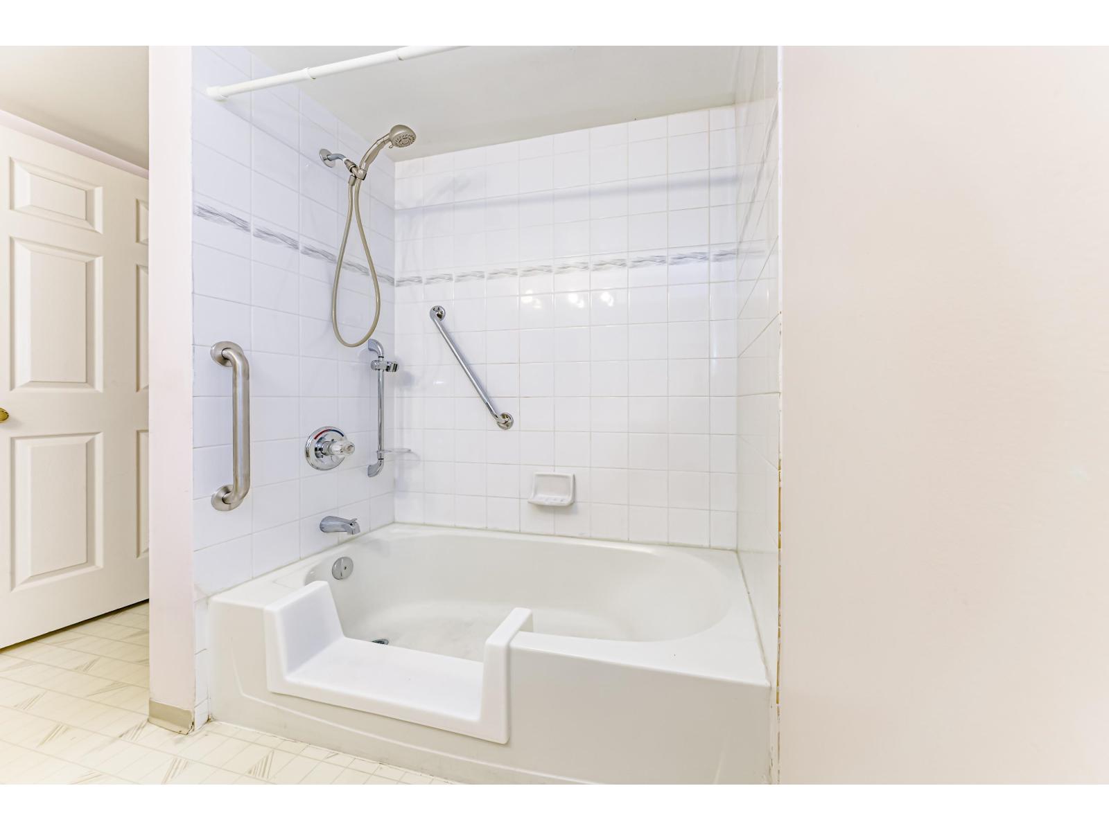 D102 9838 Whalley Boulevard, Surrey, British Columbia  V3T 5S8 - Photo 20 - R3055005