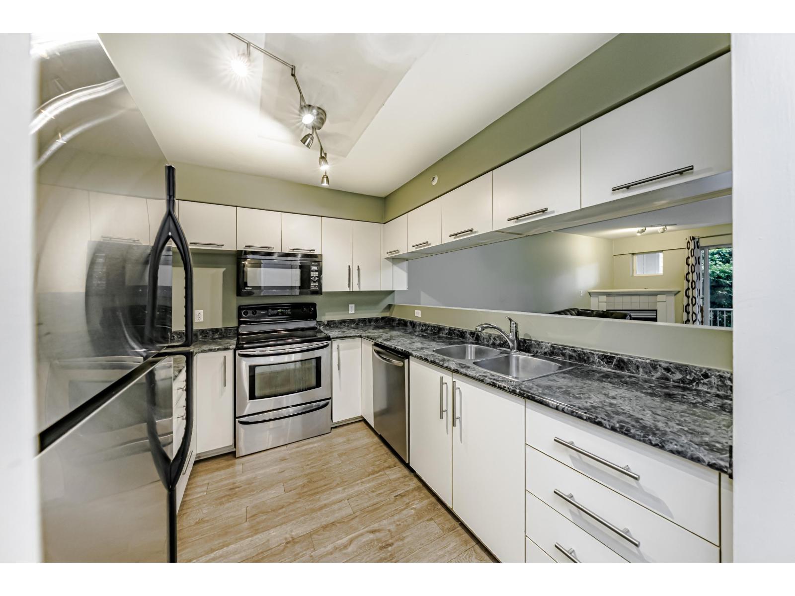 D102 9838 Whalley Boulevard, Surrey, British Columbia  V3T 5S8 - Photo 11 - R3055005