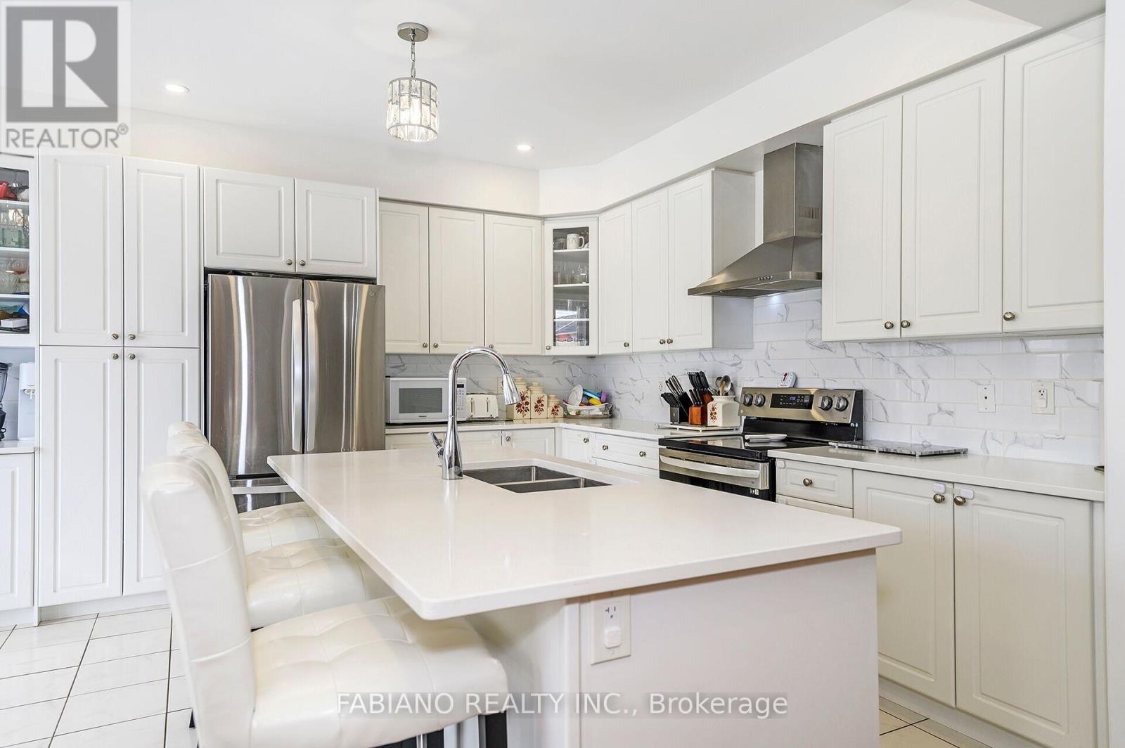 55 Elphick Street, Essa, Ontario  L0M 1B6 - Photo 8 - N12448491