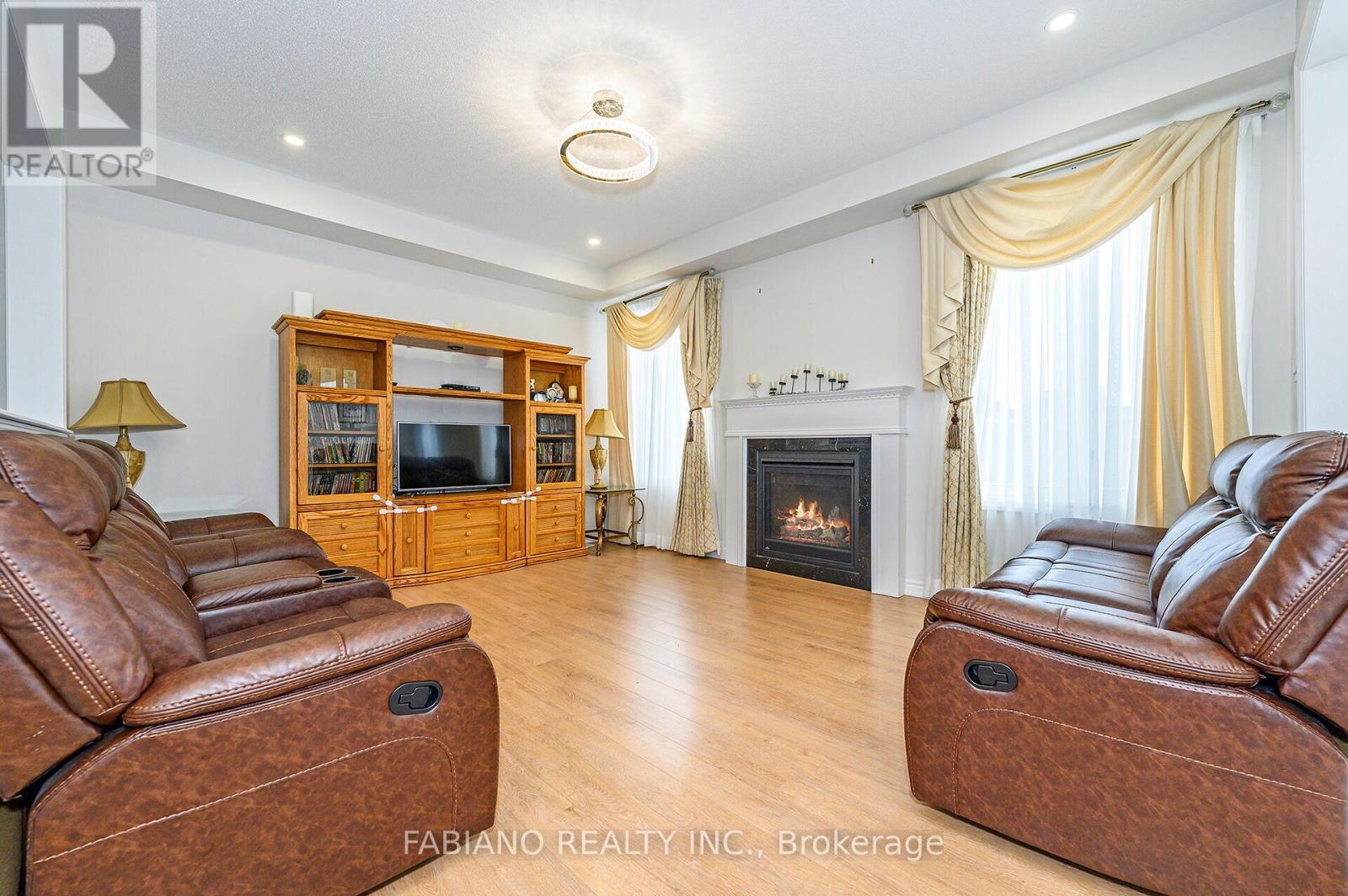 55 Elphick Street, Essa, Ontario  L0M 1B6 - Photo 9 - N12448491