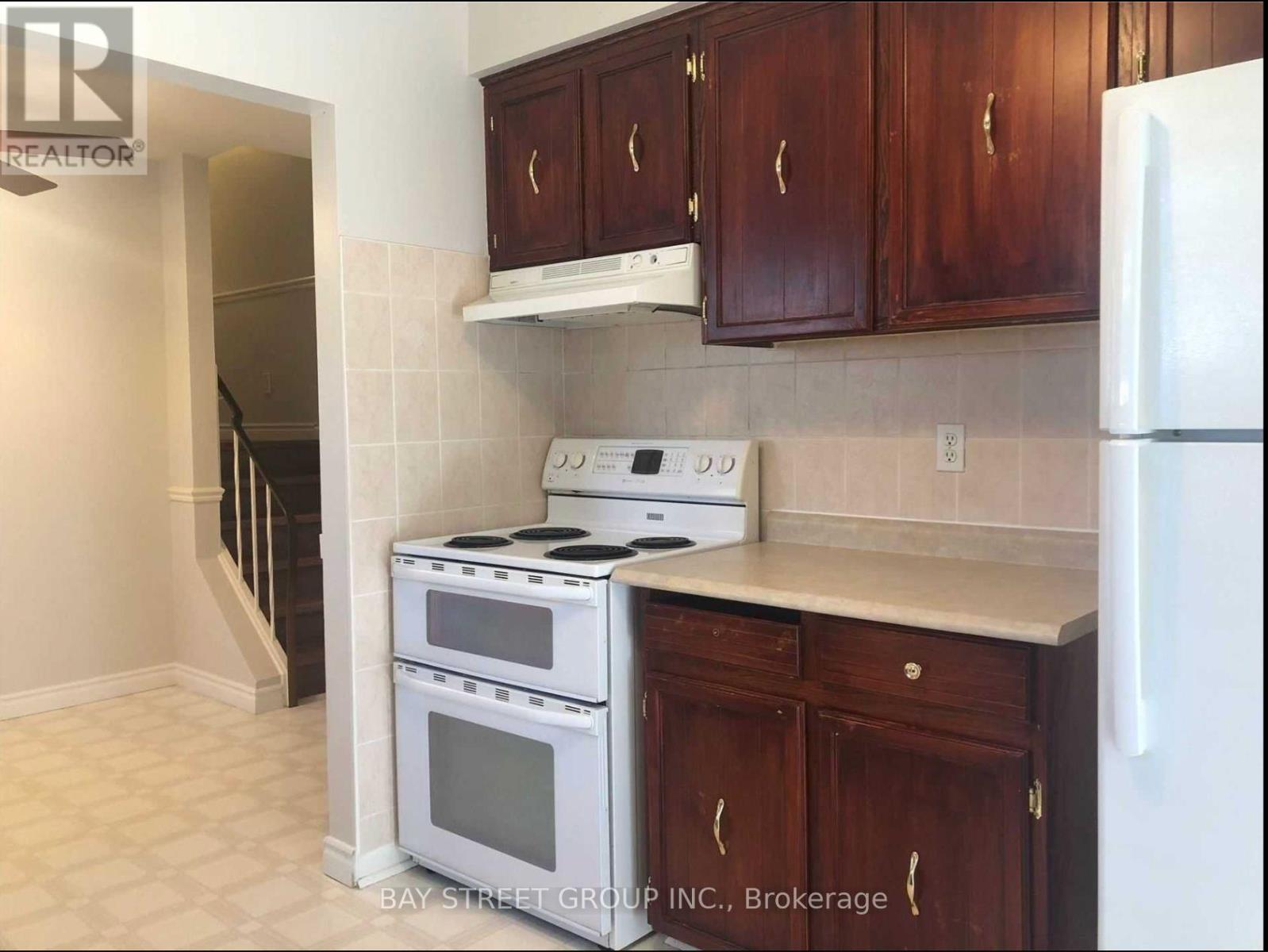 Upper - 641 Eaglemount Crescent, Mississauga, Ontario  L5C 1N8 - Photo 6 - W12448488