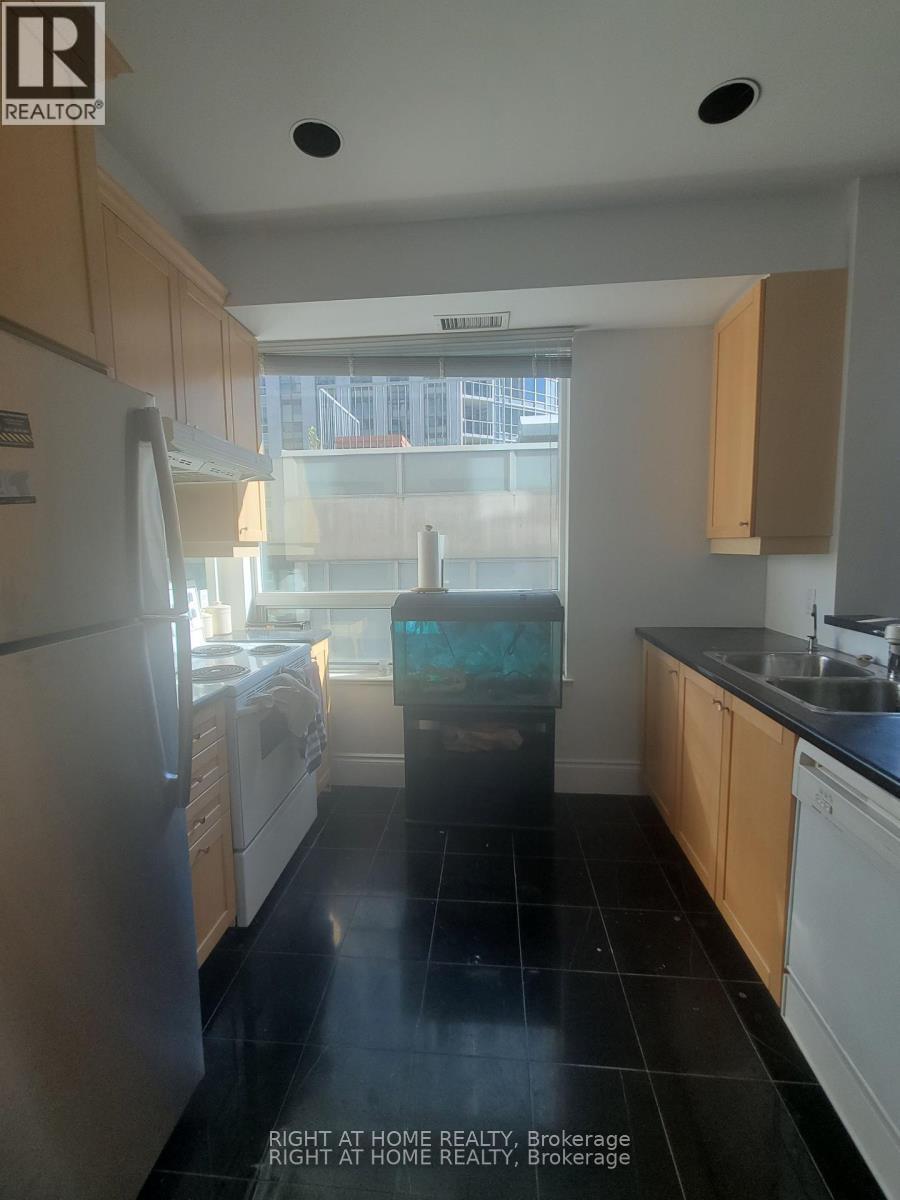 809 - 102 Bloor Street, Toronto, Ontario  M5S 1M8 - Photo 2 - C12448512