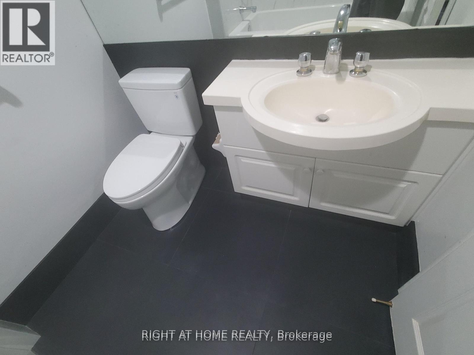809 - 102 Bloor Street, Toronto, Ontario  M5S 1M8 - Photo 3 - C12448512