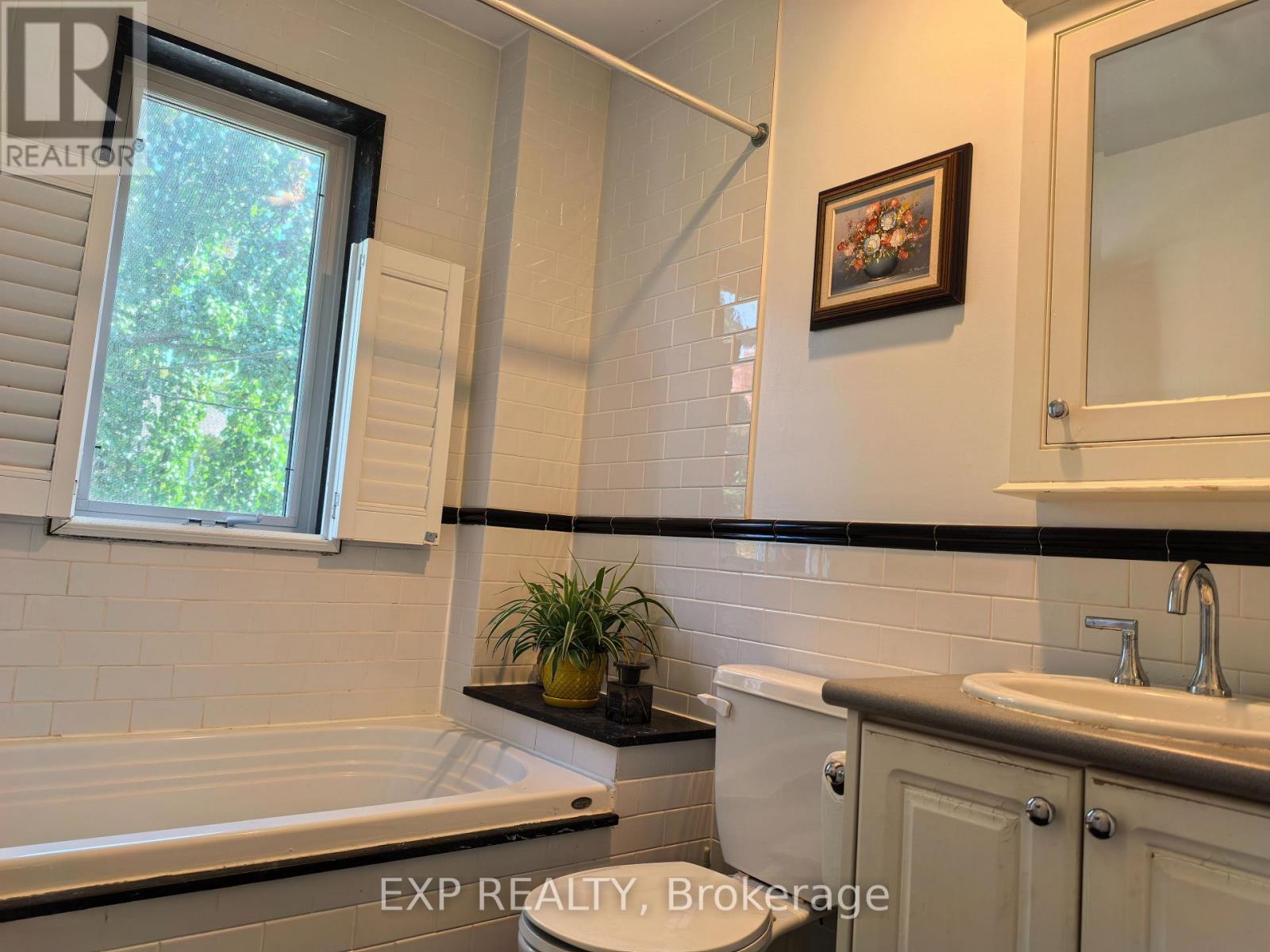 54 Latimer Avenue, Toronto, Ontario  M5N 2L8 - Photo 9 - C12448513