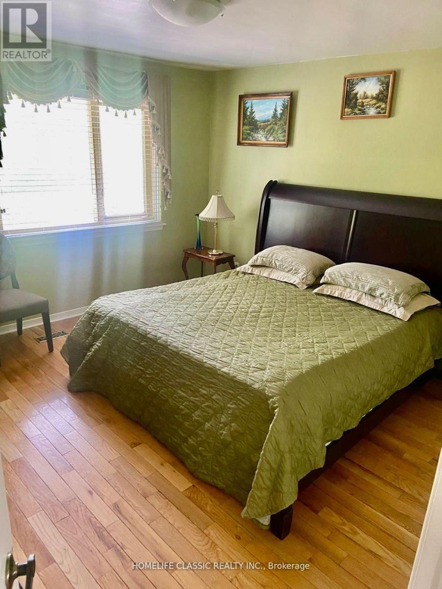 4142 Fieldgate Dr W Drive E, Mississauga, Ontario  L4W 2C5 - Photo 17 - W12448511